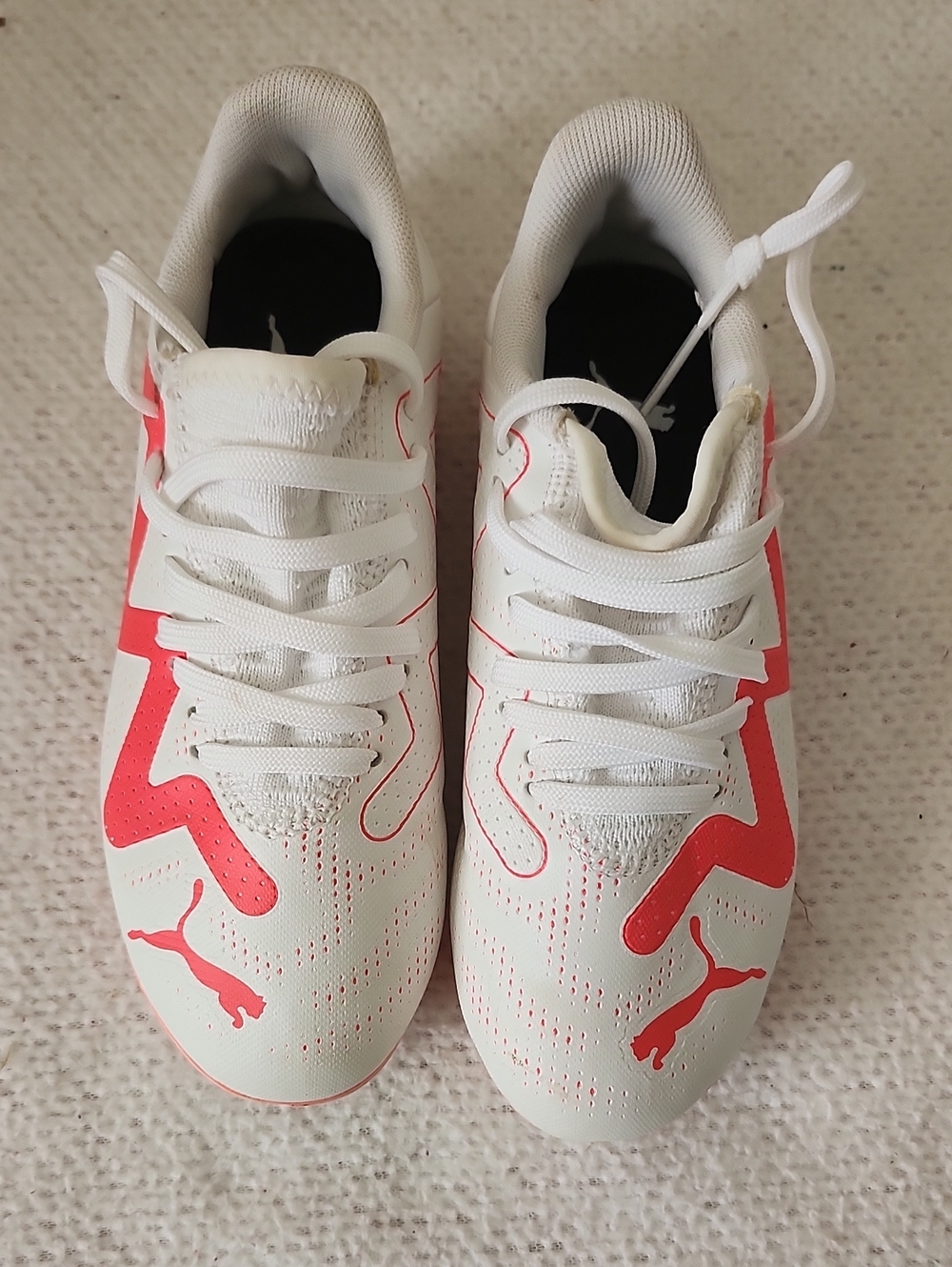PUMA Kids Future Play FG/AG Soccer Cleats White/Hot Pink Size 13Y EUC Kids Cleat